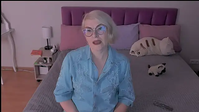 sabrinamacmarren online show from 03-13-25, 05:28