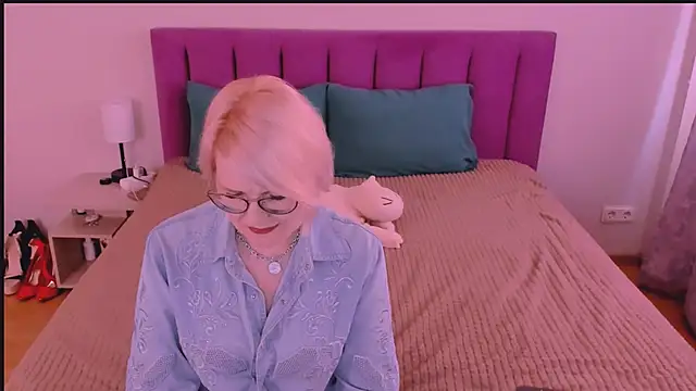 sabrinamacmarren online show from 09-11-25, 02:39