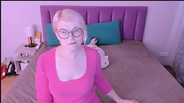 sabrinamacmarren online show from 09-27-25, 03:17