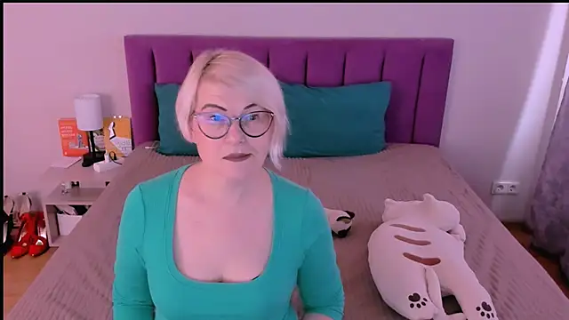 sabrinamacmarren online show from 10-22-25, 09:31