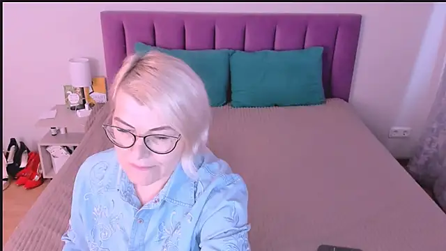 sabrinamacmarren online show from 11-02-25, 01:13