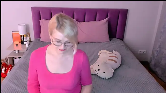 sabrinamacmarren online show from 11-19-25, 06:41