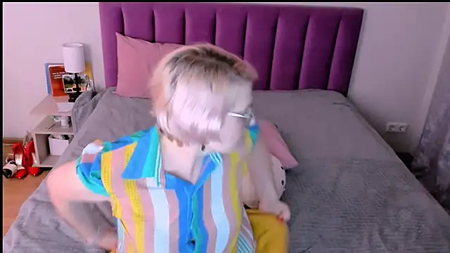 sabrinamacmarren online show from 12-05-25, 06:04