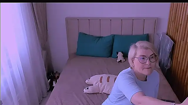 sabrinamacmarren online show from 04-27-26, 10:24