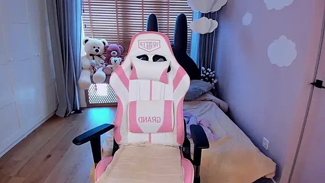 Snapshot of MiaSilkX chatting on 03-13-26, 08:10 MiaSilkX online show from 03-13-26, 08:10