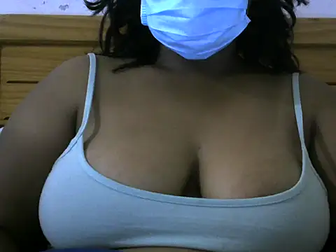 Snapshot of Artinah22 chatting on 11-28-25, 08:44 Artinah22 online show from 11-28-25, 08:44