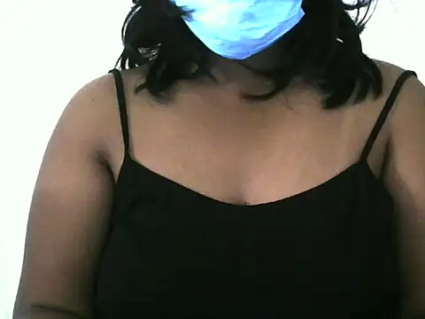 Snapshot of Artinah22 chatting on 12-15-25, 07:01 Artinah22 online show from 12-15-25, 07:01