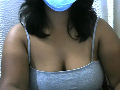 Snapshot of Artinah22 chatting on 12-15-25, 07:07 Artinah22 online show from 12-15-25, 07:07