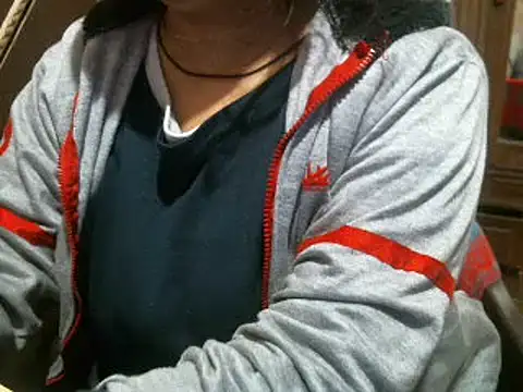 Snapshot of UrsMansi chatting on 01-12-25, 05:33 UrsMansi online show from 01-12-25, 05:33