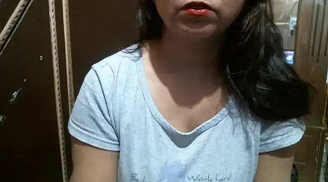 Snapshot of UrsMansi chatting on 02-14-25, 04:26 UrsMansi online show from 02-14-25, 04:26
