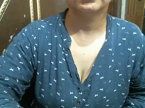 Snapshot of UrsMansi chatting on 09-28-25, 08:58 UrsMansi online show from 09-28-25, 08:58