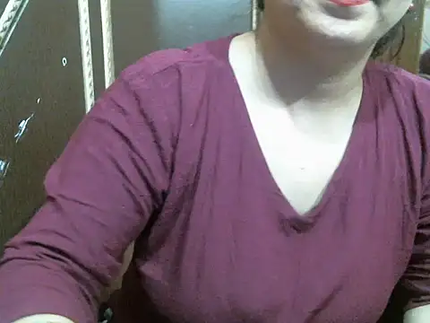 Snapshot of UrsMansi chatting on 10-25-25, 07:38 UrsMansi online show from 10-25-25, 07:38