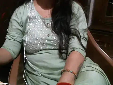 Snapshot of UrsMansi chatting on 11-05-25, 06:57 UrsMansi online show from 11-05-25, 06:57