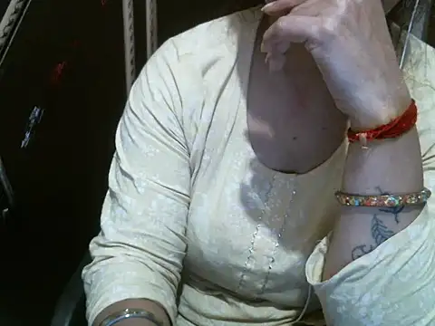 Snapshot of UrsMansi chatting on 11-07-25, 03:50 UrsMansi online show from 11-07-25, 03:50