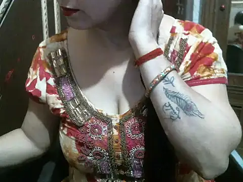 Snapshot of UrsMansi chatting on 11-08-25, 03:50 UrsMansi online show from 11-08-25, 03:50