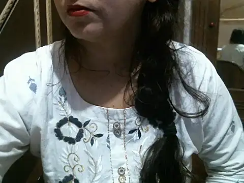 Snapshot of UrsMansi chatting on 11-11-25, 04:34 UrsMansi online show from 11-11-25, 04:34