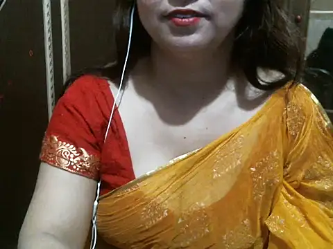 Snapshot of UrsMansi chatting on 11-14-25, 05:28 UrsMansi online show from 11-14-25, 05:28