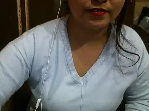 Snapshot of UrsMansi chatting on 11-19-25, 07:36 UrsMansi online show from 11-19-25, 07:36