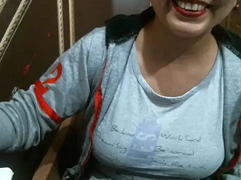 Snapshot of UrsMansi chatting on 11-22-25, 07:02 UrsMansi online show from 11-22-25, 07:02