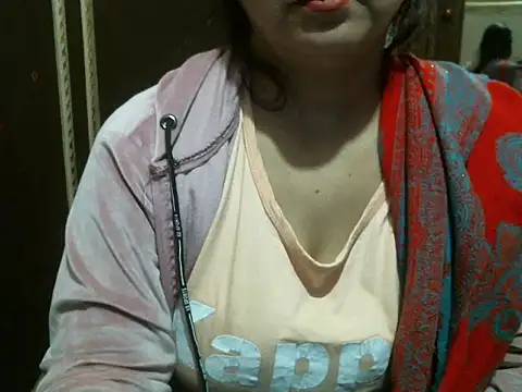 Snapshot of UrsMansi chatting on 11-29-25, 06:05 UrsMansi online show from 11-29-25, 06:05