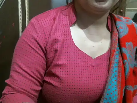 Snapshot of UrsMansi chatting on 12-22-25, 05:04 UrsMansi online show from 12-22-25, 05:04