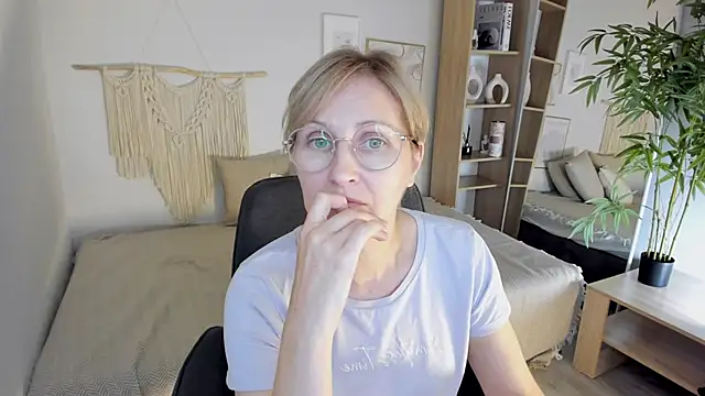 Paris Cherry online show from 09-18-25, 07:16