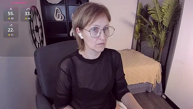 Paris Cherry online show from 12-22-25, 05:54