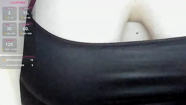 Snapshot of Black_Black_Rose chatting on 02-17-25, 02:53 Black Black Rose online show from 02-17-25, 02:53