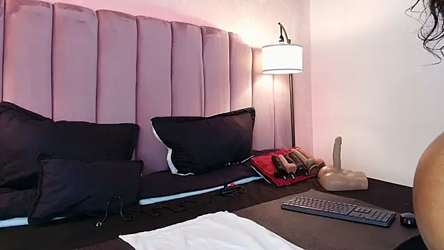 HallyBans online show from 03-08-25, 12:09