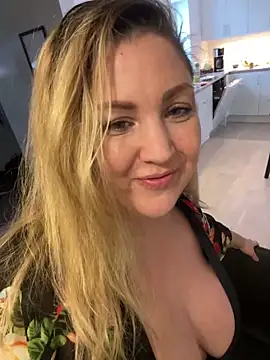 Snapshot of Anna_Alexa chatting on 01-16-25, 11:15 Anna Alexa online show from 01-16-25, 11:15