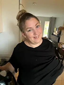 Snapshot of Anna_Alexa chatting on 11-06-25, 07:20 Anna Alexa online show from 11-06-25, 07:20