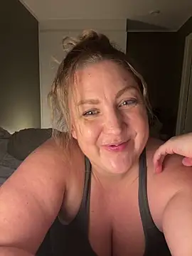 Snapshot of Anna_Alexa chatting on 12-19-25, 04:14 Anna Alexa online show from 12-19-25, 04:14