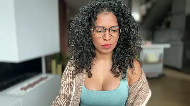 Snapshot of illaroom chatting on 12-16-25, 06:24 illaroom online show from 12-16-25, 06:24