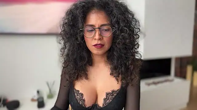 Snapshot of illaroom chatting on 12-19-25, 09:22 illaroom online show from 12-19-25, 09:22