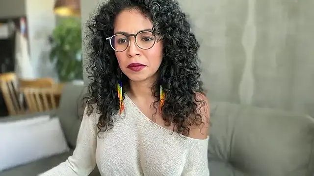 Snapshot of illaroom chatting on 02-12-26, 08:37 illaroom online show from 02-12-26, 08:37