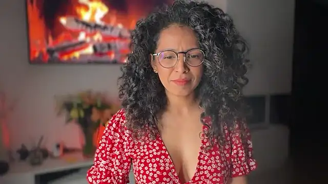 Snapshot of illaroom chatting on 03-12-26, 11:44 illaroom online show from 03-12-26, 11:44