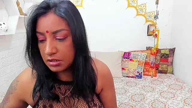 Snapshot of LadyNahir chatting on 09-11-25, 11:10 LadyNahir online show from 09-11-25, 11:10