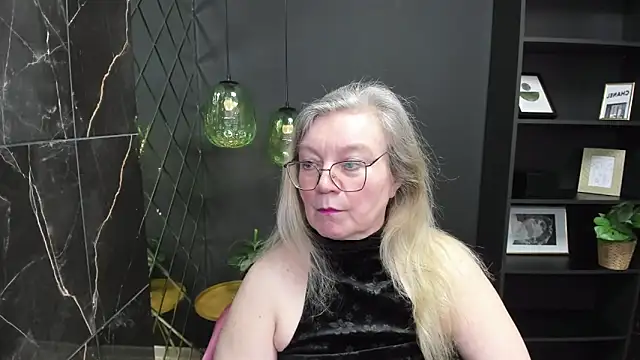 Snapshot of NataliMellow chatting on 02-19-25, 01:17 NataliMellow online show from 02-19-25, 01:17