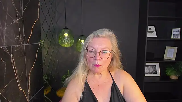 Snapshot of NataliMellow chatting on 10-17-25, 01:14 NataliMellow online show from 10-17-25, 01:14