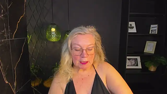 Snapshot of NataliMellow chatting on 10-21-25, 01:12 NataliMellow online show from 10-21-25, 01:12