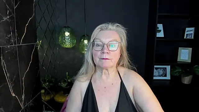 Snapshot of NataliMellow chatting on 11-27-25, 01:24 NataliMellow online show from 11-27-25, 01:24