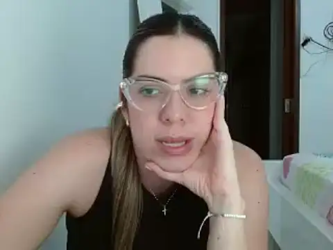 Snapshot of ashlymoon chatting on 12-21-24, 03:47 ashlymoon online show from 12-21-24, 03:47