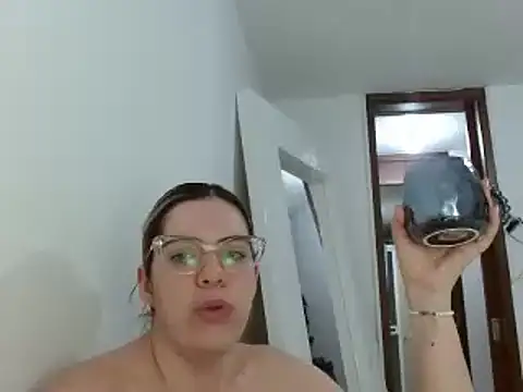 Snapshot of ashlymoon chatting on 12-22-24, 11:20 ashlymoon online show from 12-22-24, 11:20