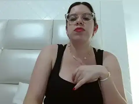 Snapshot of ashlymoon chatting on 01-04-25, 12:37 ashlymoon online show from 01-04-25, 12:37