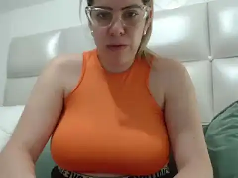 Snapshot of ashlymoon chatting on 03-12-25, 01:03 ashlymoon online show from 03-12-25, 01:03
