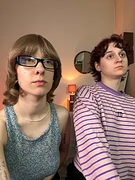 Snapshot of Jitoon_Exe chatting on 10-19-25, 05:46 Jitoon Exe online show from 10-19-25, 05:46