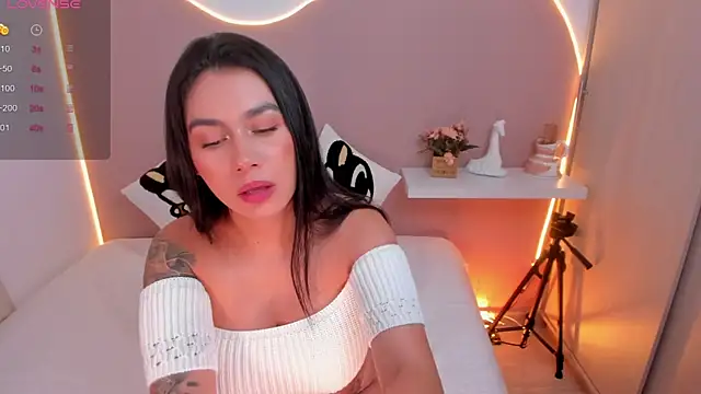 EllieMitchell online show from 01-15-25, 04:54