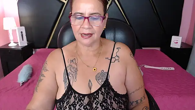 Snapshot of laura_riley chatting on 01-31-25, 03:33 laura riley online show from 01-31-25, 03:33