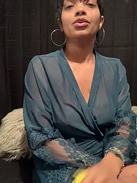 Snapshot of Rakiyahcharms chatting on 01-12-25, 03:14 Rakiyahcharms online show from 01-12-25, 03:14