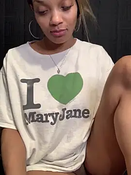 Snapshot of Rakiyahcharms chatting on 01-26-25, 05:45 Rakiyahcharms online show from 01-26-25, 05:45